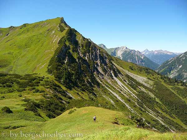 Sandegg Schlierewand: Steilgrashänge, Alpenblumen, Gratüberschreitung