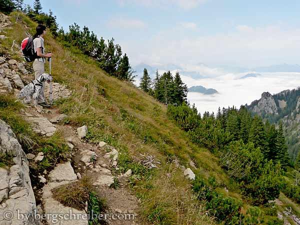 Ahornspitze Aufstieg, das Voralpenland liegt noch immer unter einer dicken Hochnebeldecke