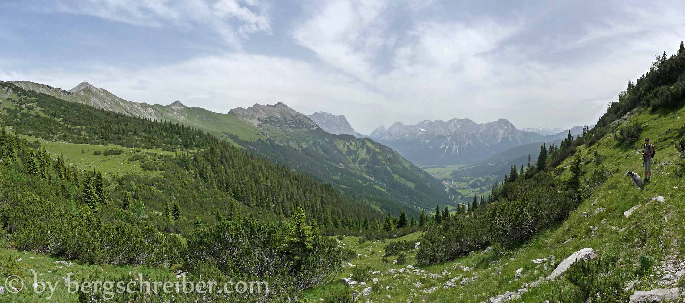 Blick vom Alpenrosensteig: Plattberg, Pfuitjöchl, Daniel, Zugspitze, Mieminger Berge