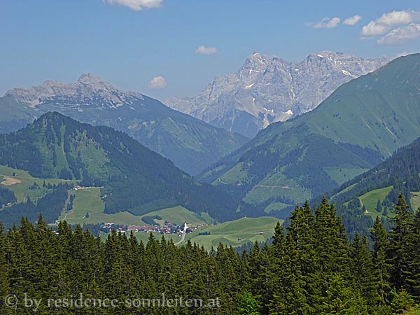 Zugspitze und das Berwanger Tal von der Ehenbichler Alm