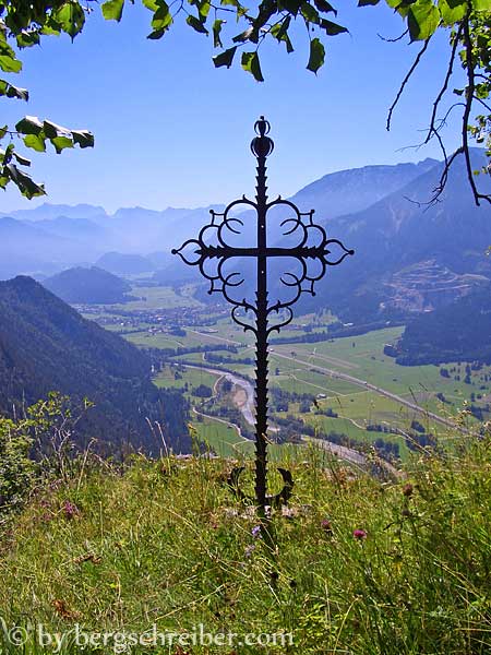 Wegkreuz auf dem Falkenstein bei Füssen im Allgäu