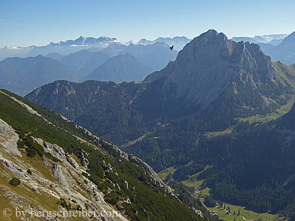 Gehrenspitze, links das Wettersteinmassiv mit der Zugspitze