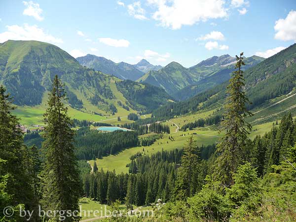 Aussicht über das Berwanger Tal zu Hönig, Schlierewand, Namloser Wetterspitze, Knittelkarspitze