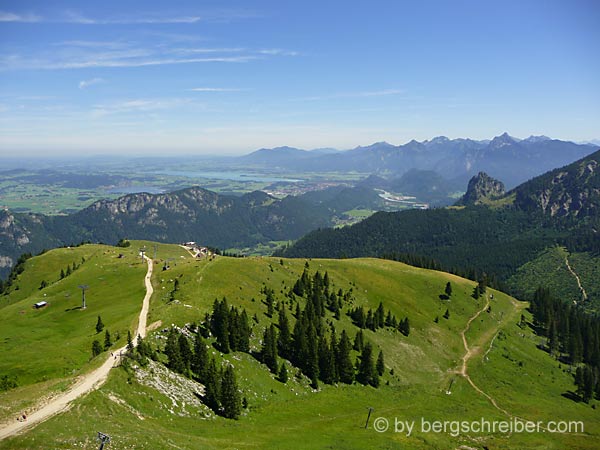 Blick von der Hochalpe am Breitenberg in das Voralpenland bei Füssen
