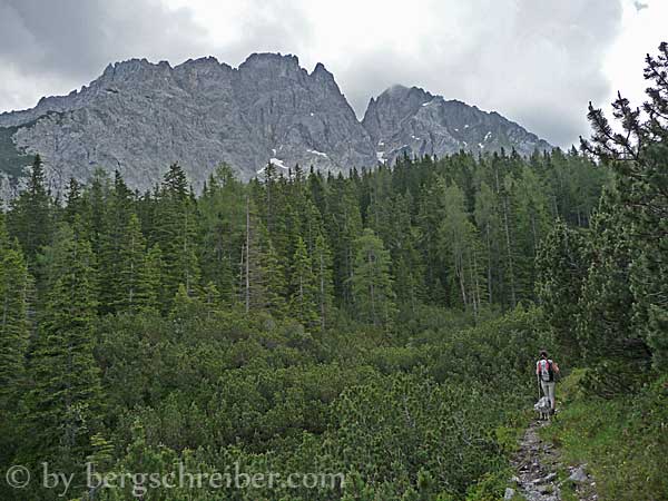 Montan-Wanderweg Silberleithe, Blick zum Wamperten Schrofen