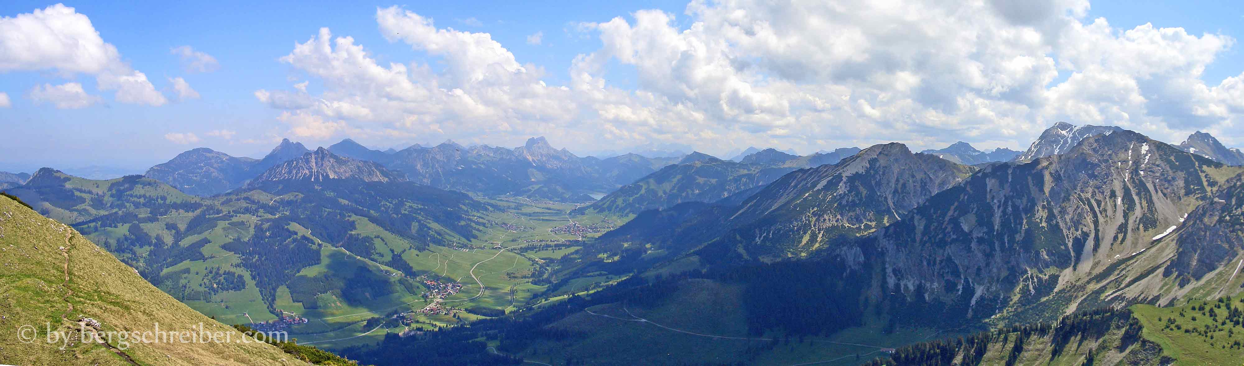 Panorama vom Kühgundkopf, Blick ins Tannheimer Tal