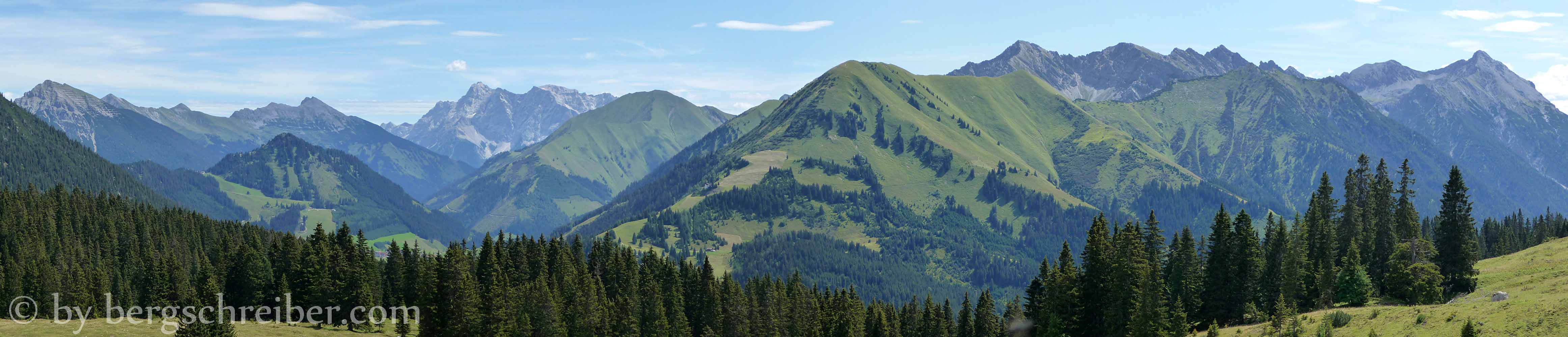 Raaz-Alpe: Bergpanorama Kohlbergspitze, Daniel, Zugspitze, Bleispitze, Hönig, Roter Stein, Loreakopf