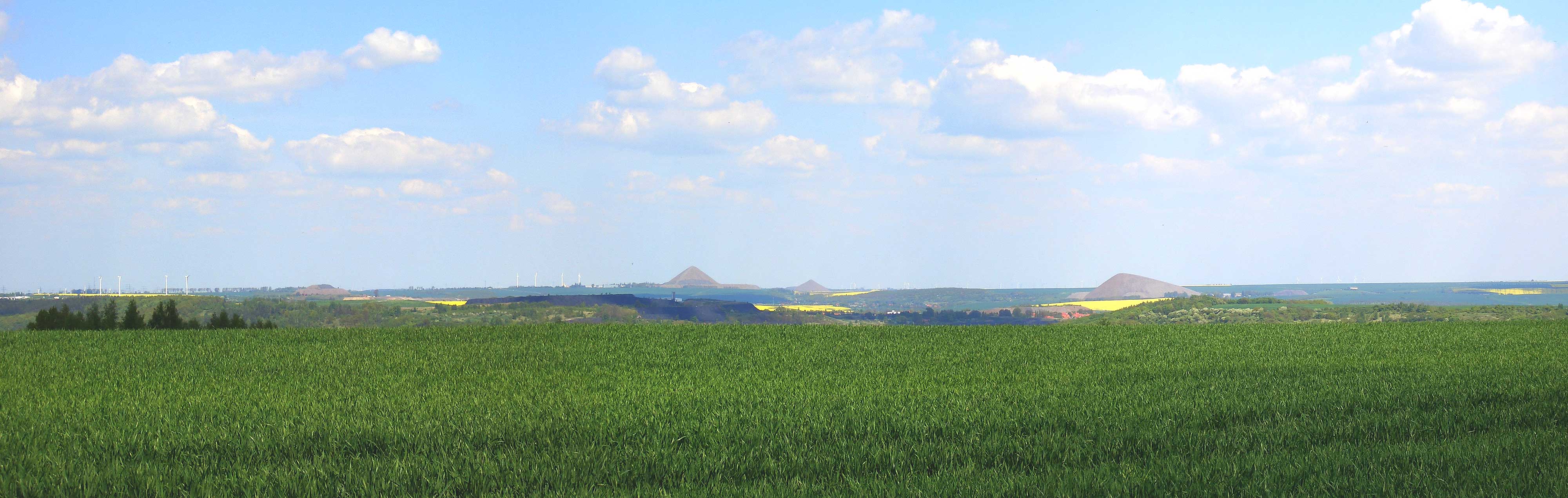Panorama des Mansfelder Landes bei Lutherstadt Eisleben oberhalb des Dorffleckens Wolferode bei "Hundert Morgen"