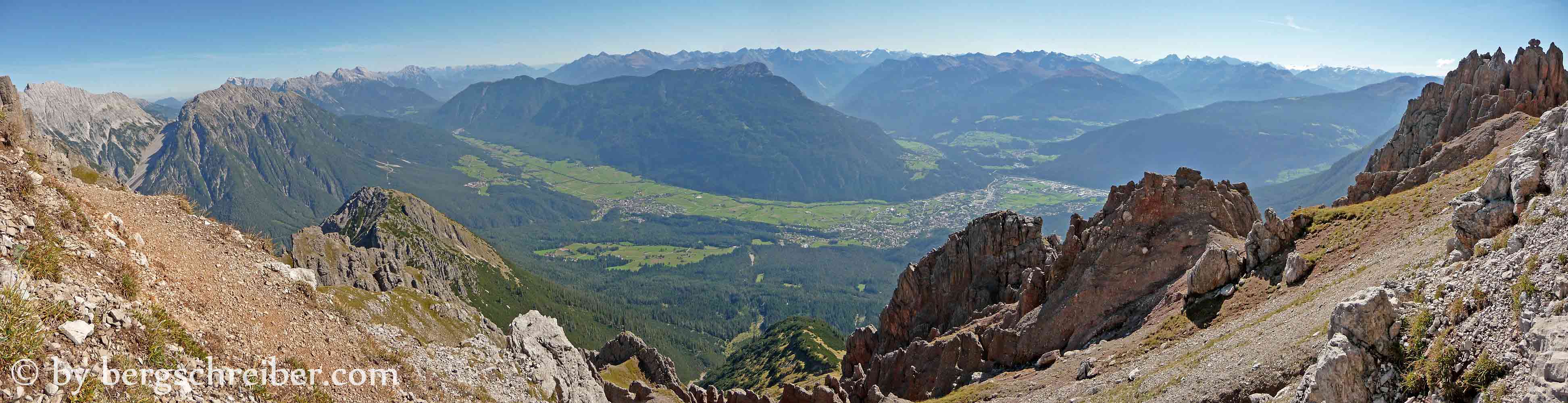 Platteinweg Panorama, rechts die Geisterburg
