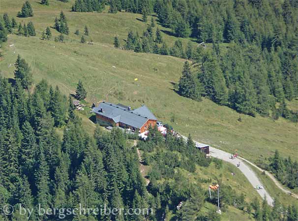 Grubigstein Gipfel Blick hinab zur Wolfratshauser Hütte