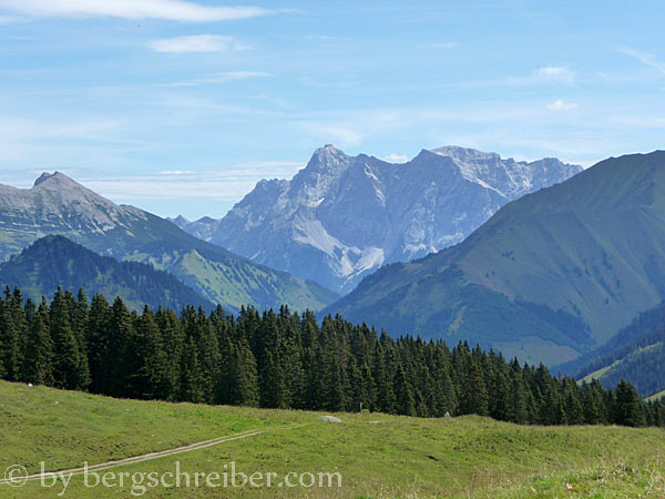 Zugspitze, toller Blick auf Deutschlands höchsten Berg von der Raaz-Alpe