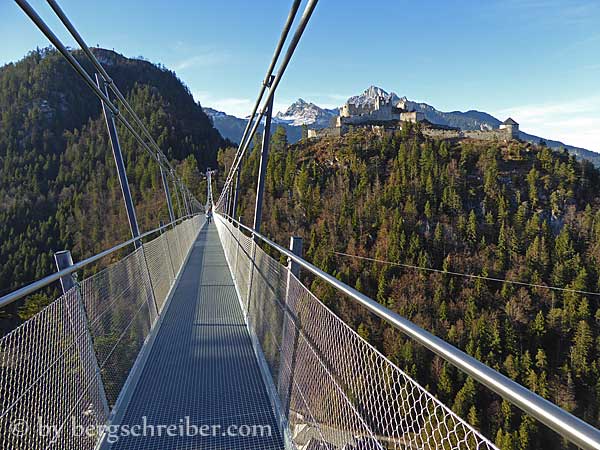 Seilhängebrücke highline 179 ist 70 Tonnen schwer